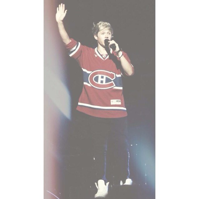 Free follow- follow my main @CanadaLoves1DEh ; I follow back anyone who asks :)