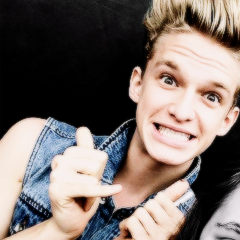 △ tinha que ser fã do menino sem bunda .. Cody followed 21/08/13 as 21:03 △