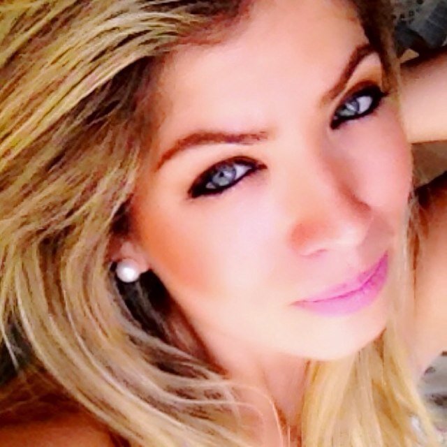 Repórter de TV! Amante dos animais, viciada em café, música, séries e games. Jornalista, Marketeira, gamer e coloradaaa! Feliz! Just a brazilian journalist :)