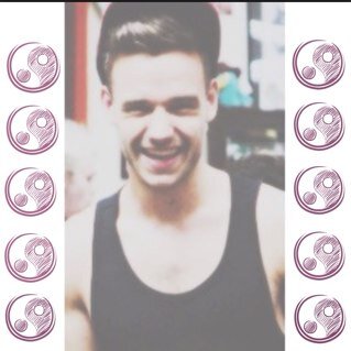 GO FOLLOW @ziamhippie BECAUSE I GAVE YOU A FREE FOLLOW, LOVE YOU XXXXX