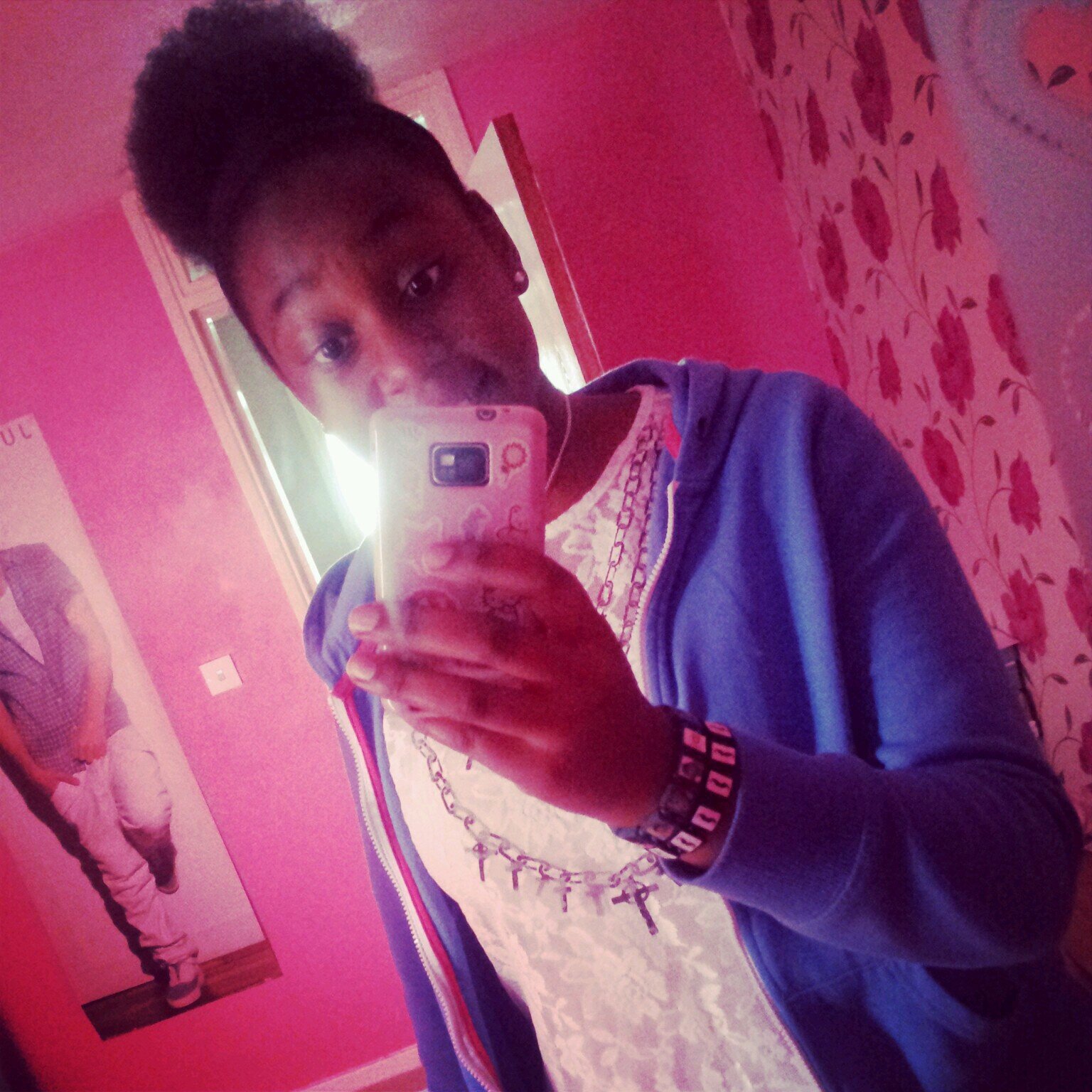 i follow back♥belieber&directioner dancing is my life. my motto: smile and be happy