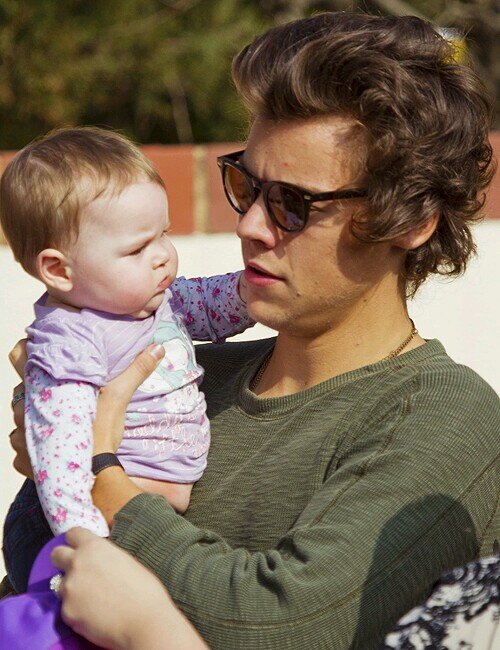 Hello Please Kindly Follow Me @DerpOnMalik I Follow Back :) Thank you I Love You!!