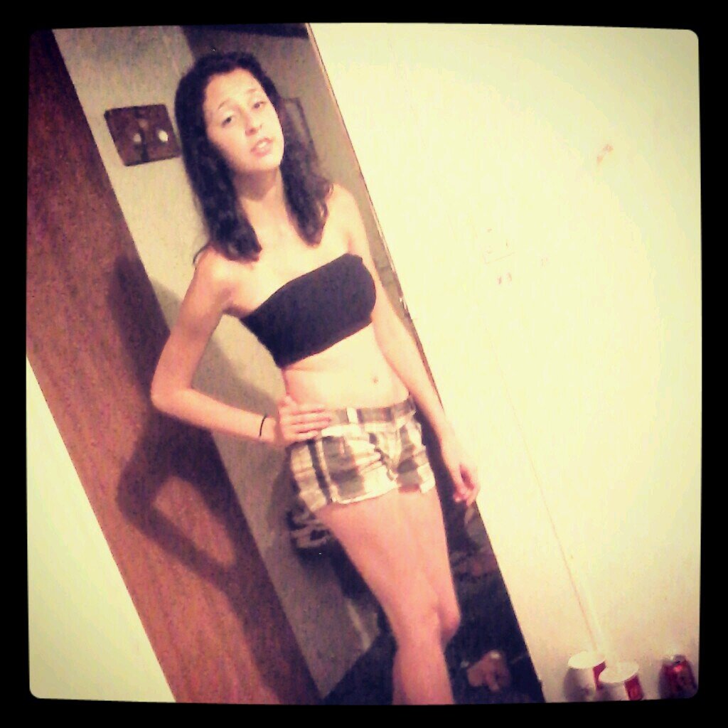 . Kik ; datGROOVIEchiqk  . ^_^ Facebook ; Caitlin Brooke IG ; flaka_babe16 Snapchat ; snowflakebiitch