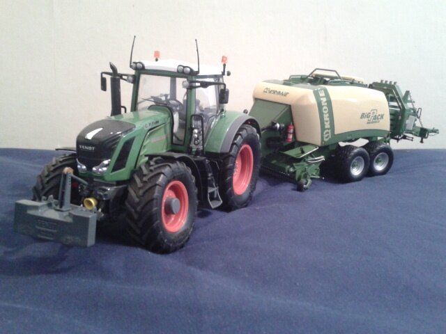 1/32 model farm based in Somerset, growing Potatoes, Weat and Barley