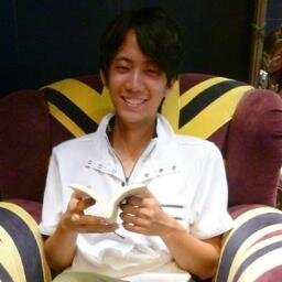 　　　　　　12時間で5億売り上げた、伊勢 隆一郎さんや、　　　　　　　　喋る遊書家岸本さんと一緒にビジネスをしています。　　　　ビジネスで稼ぐルール、危険な心理テクニックを発信しています。