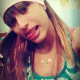 Tenho 18 anos , sou cabeleireira,Flamenguista e amo fazer Amizades