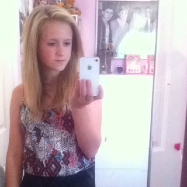 I'm 13 and blonde, love dancing, love one direction and illy nuts ❤️❤️❤️❤️❤️❤️