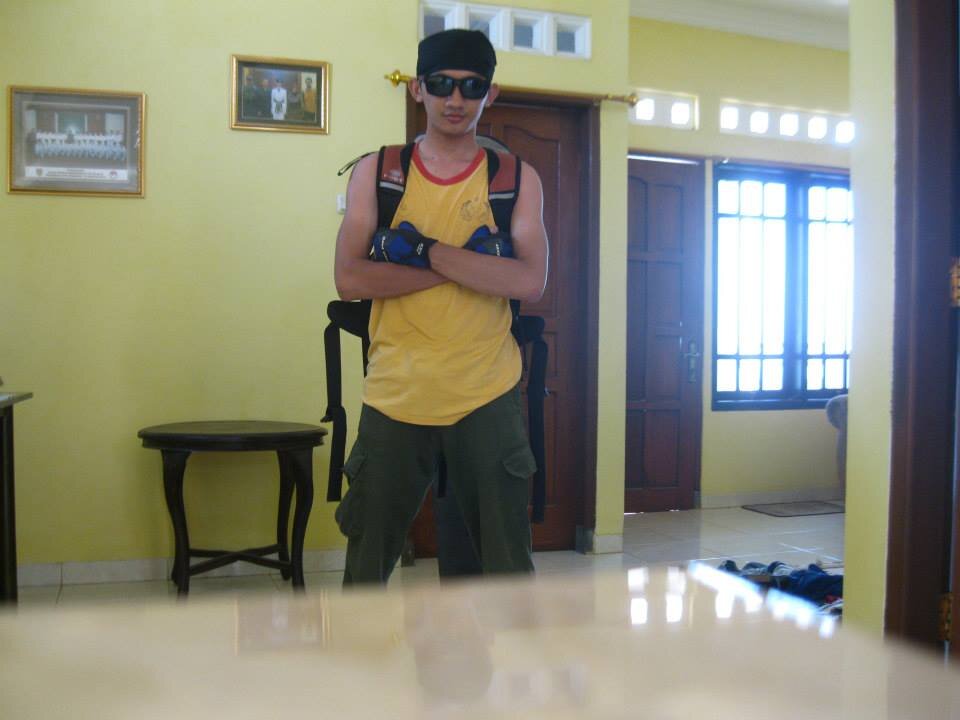 Lebih baik hancur ketika mencoba, daripada harus membusuk dalam kebekuan karena tidak berani berbuat apa-apa.