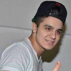 E mesmo que tudo de errado,é olhar uma foto sua que minhas esperanças se renovam,Não me importando quantas pessoas me digam Não! @luansantana