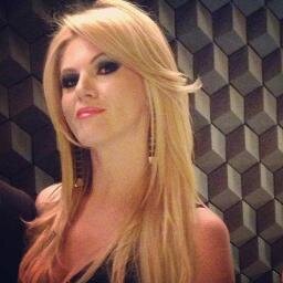 Esse Twitter é em HOMENAGEM a Loira, Linda, Ryca, Alta e Magra... @Val_Marchiori