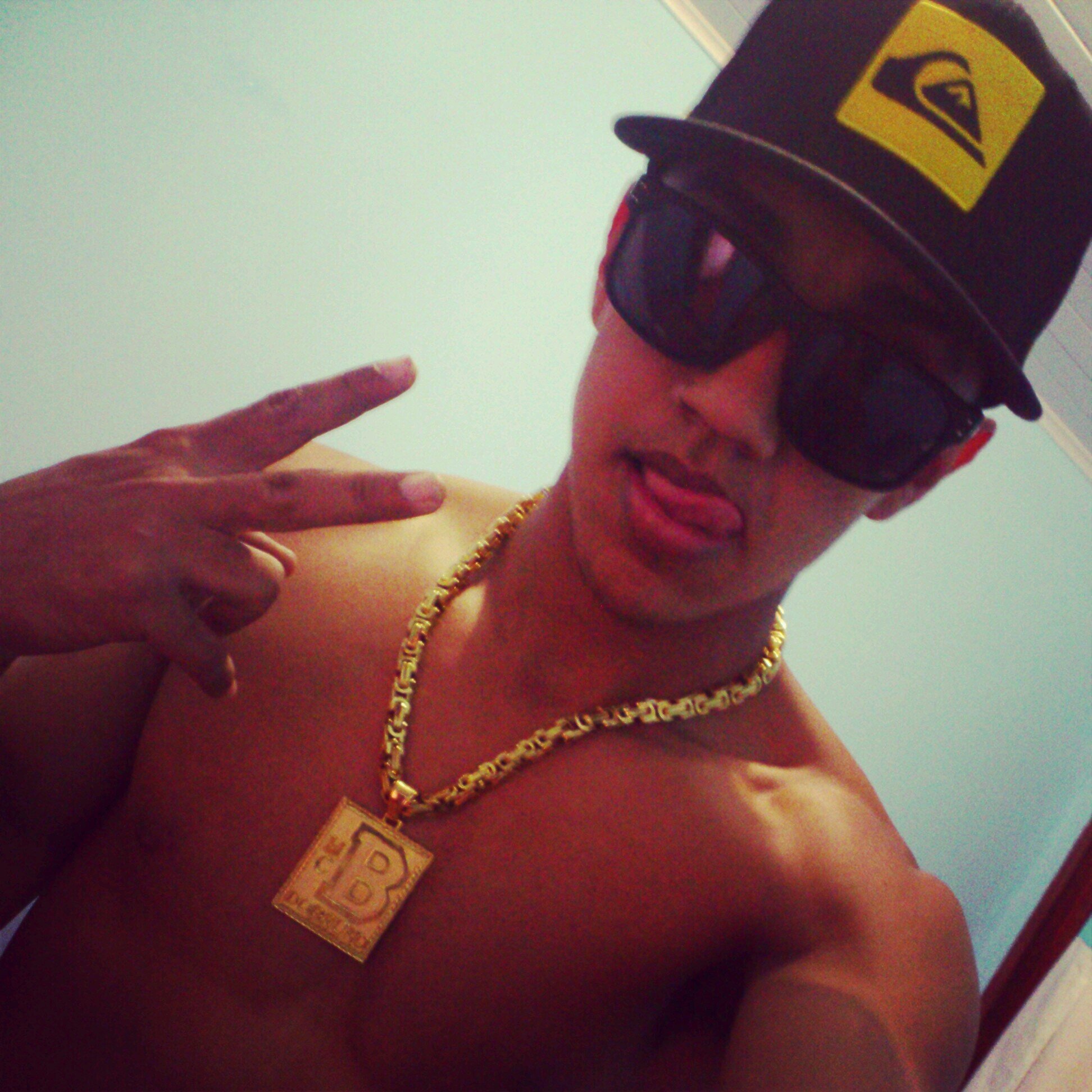 Vem ser feliz ?  ♪♫ http://t.co/YOvqjaAWnD…
CURTI ? http://t.co/q8yREuDjUH
o
 ;* FÉ EM DEUS ;*