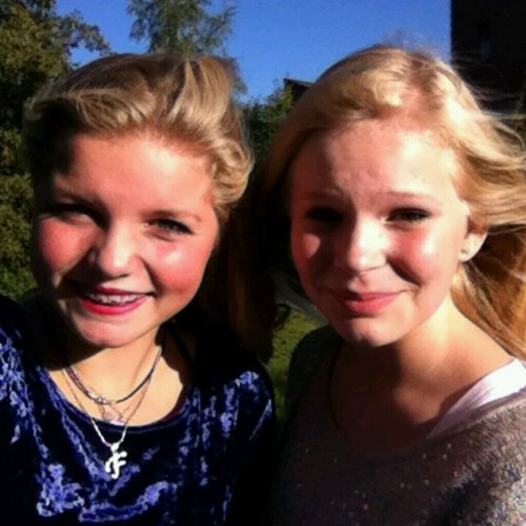 14 ~ Vathorstcollege~ love my friends so much special @wauwie_x @XvalerieXloveX ~ music is my life ~ dance ~ vallen opstaan en weer doorgaan 3