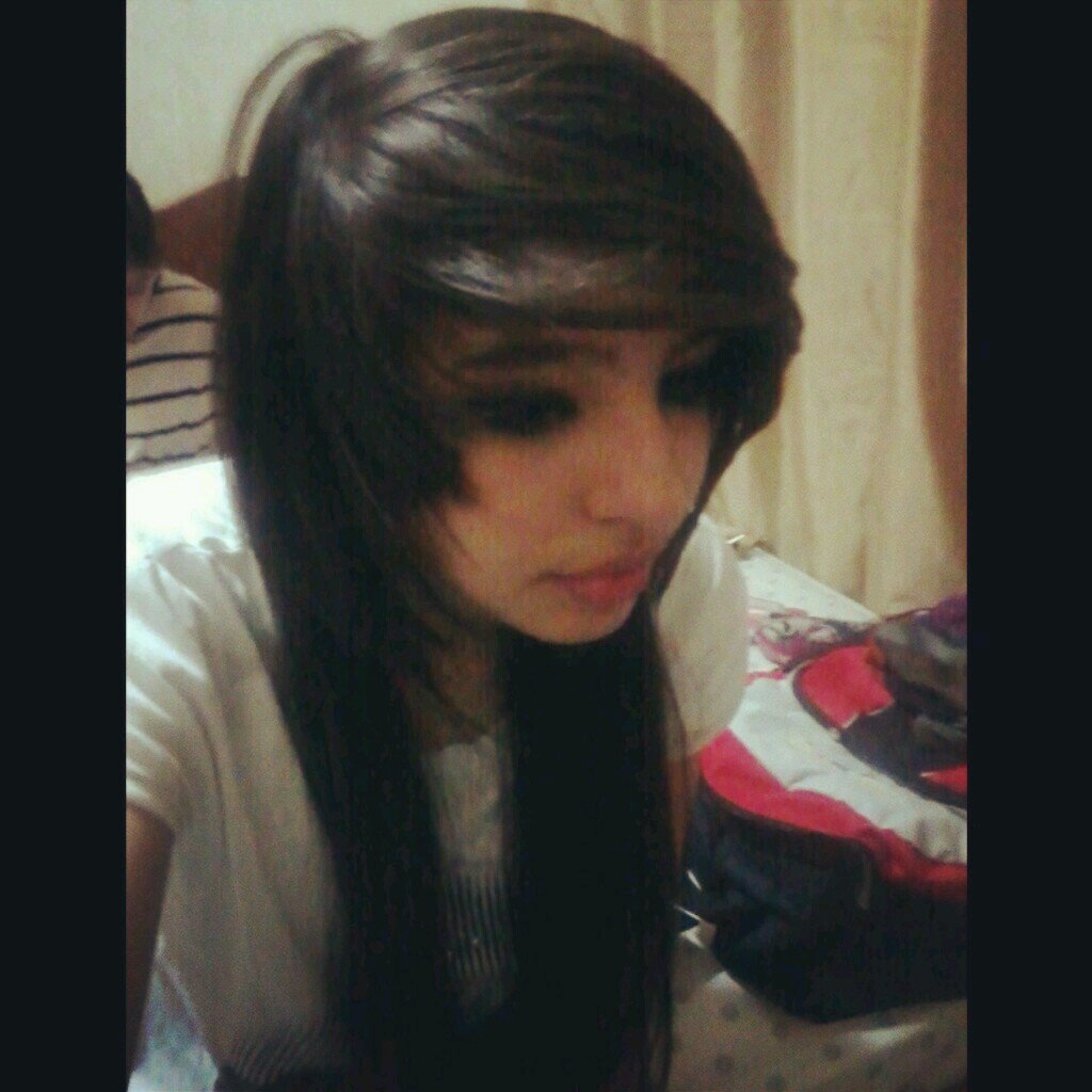 Scene girl all the way(: (~•.Artist.•~ I love to draw Sonic Official Character. SEGA© and my own Character.) Bands and Hardcore \m/