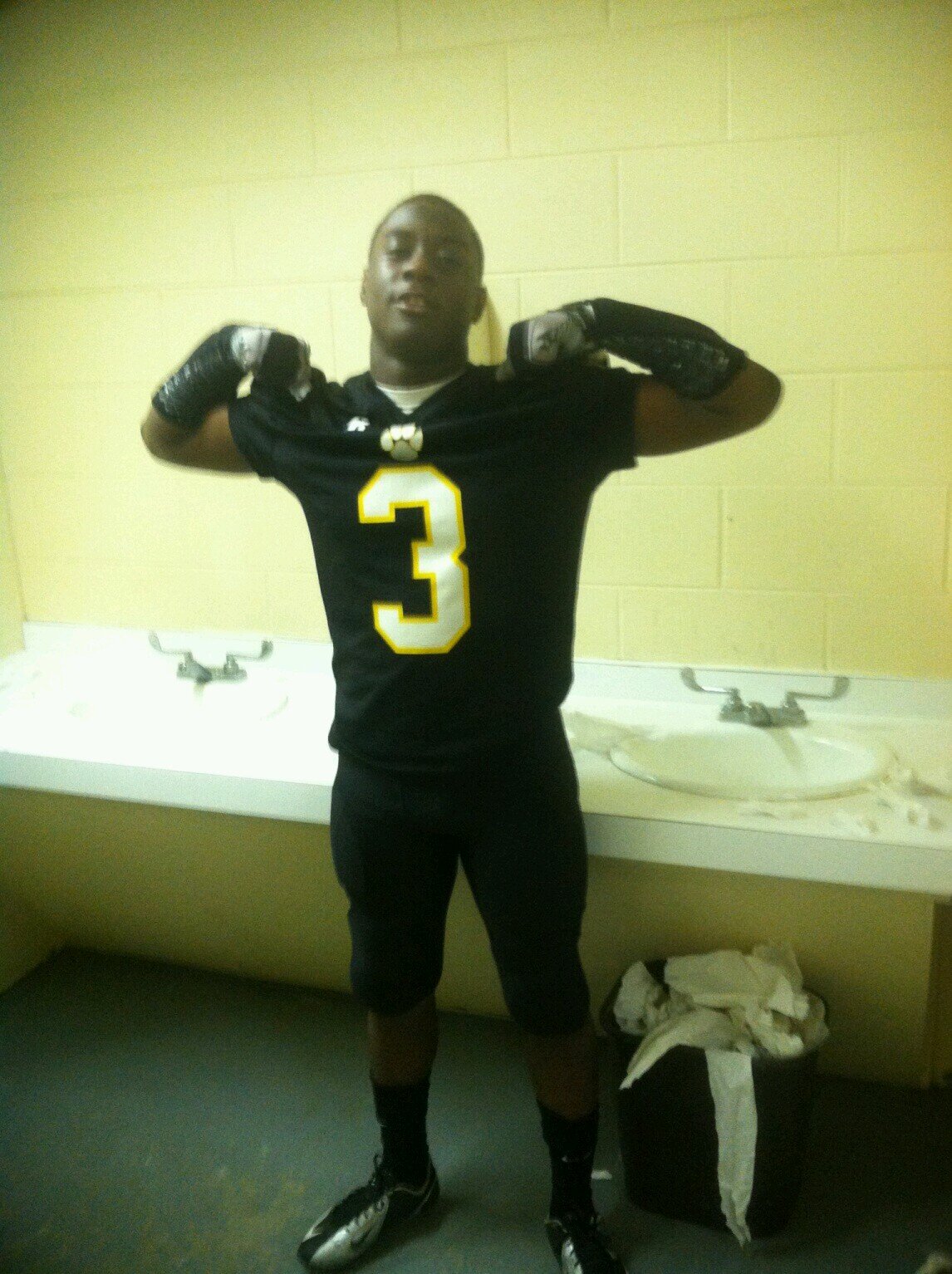 I'm in it to win it...the niggas i grind with gone be the niggas i shine with...kik Twin3_EBK