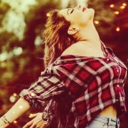 Con Tini stoessel por que es la mejorr ella es mi idolaa !@tinistoessel quien dice si !!jajja