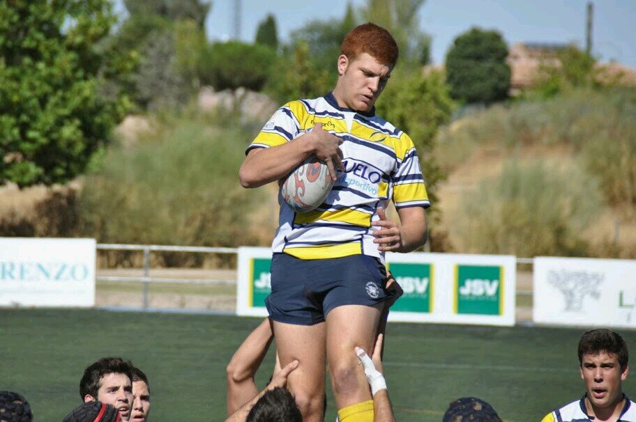 Jugador del C.R.C y de la Seleccion Madrileña U20 (XV) y Senior (SEVEN). Arbitro de la FRM y de la IRB nivel I. Ing.Industrial UPM.