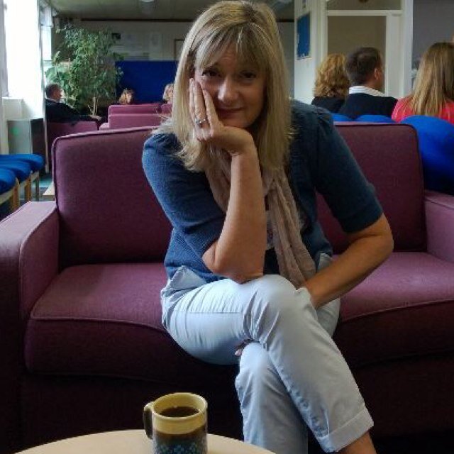 Drama teacher, actor, puppeteer, Director & mother to two gorgeous girls!