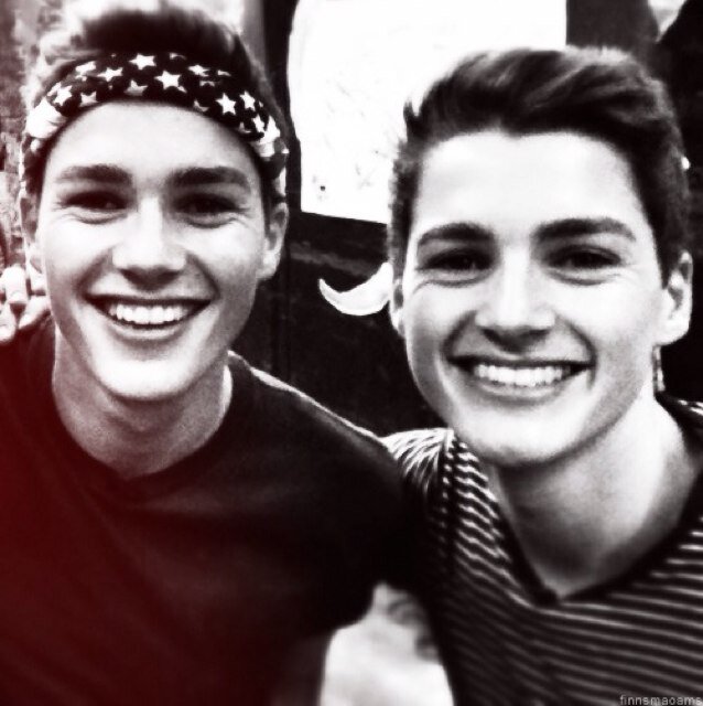 Bienvenue sur la premiere source française officiel de JacksGap ! Nos favoris twins Jack & Finn ! T'es fan n'hesite pas Click ! #FrenchGappers #Frayner❤