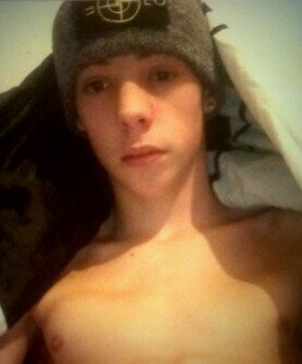 Age 16..Sarcasm is the highest form of inteligence :)... I Grime Daily.. Beatboxing = Life.. Youtube: OnlyToffee..From Bolton..