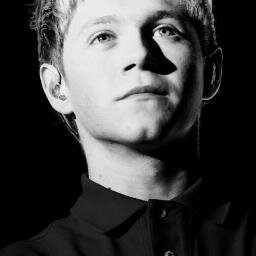 ¡ I'm melany i love one direction and play guitar, nialler eats my heart ¡