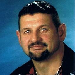 andre06124's profile picture. von Arbeit allein kann man nicht leben