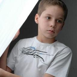 ator e modelo, fazendo o remake official do elenco de chiquititas