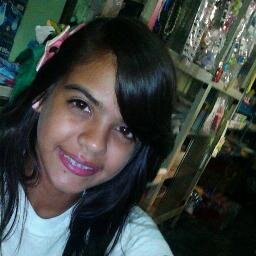 soy una chica sensilla, un poco alocada ¿mi mejor amiga? @_PanSensualon siganla*--* y denme follow