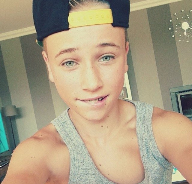 We post the sexiest and hottest boys follow if you like hot boys ∞