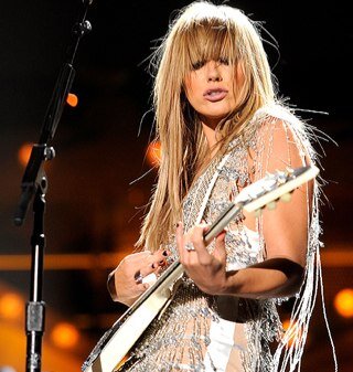 Tweets of rockin' women in music who set the speakers on fire and rule the stage. GET IT GIRL!