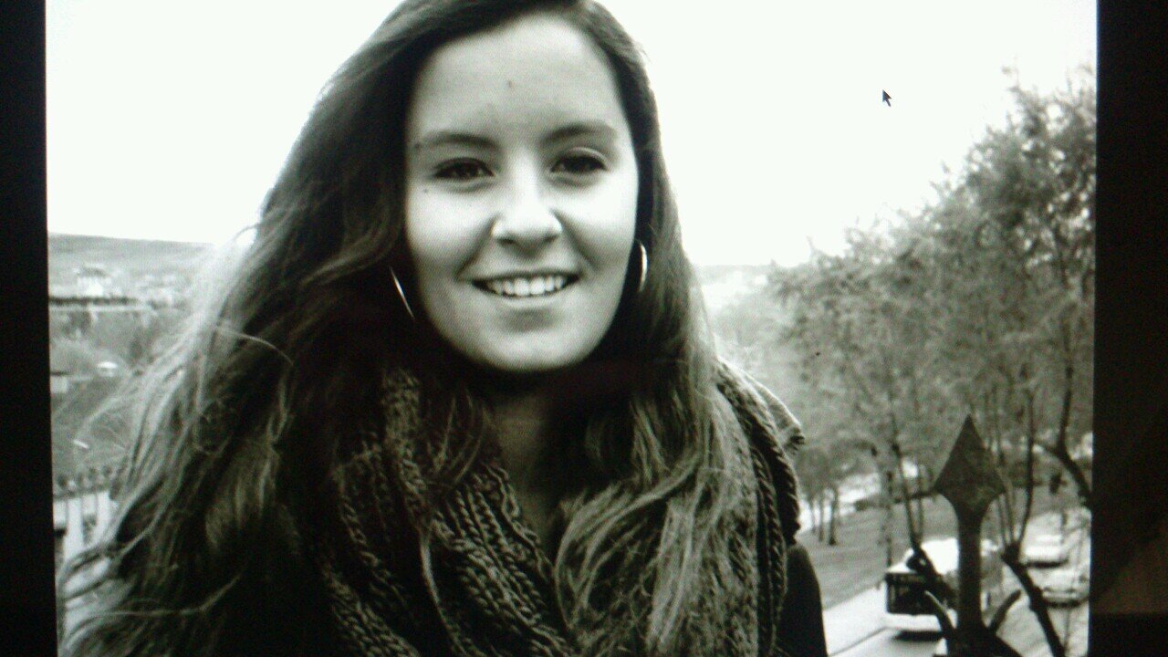 Residente en la ciudad mas bonita, adicta a las risas, las sonrisas y los mimos. Amante del deporte y enamorada de mi gata y su ronroneo.