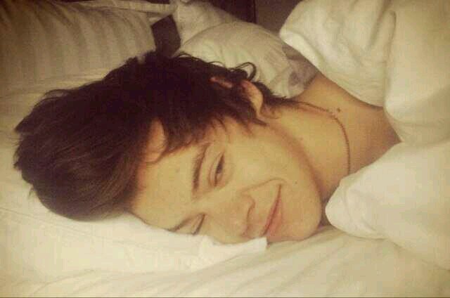 hey i'm harry i'm from 1D...i'm single and looking for that Perfect someone