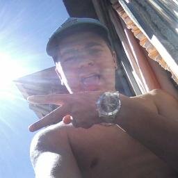 @SraMeiga aqui, Apesar de tudo, TUDO MESMO ele é um dos meus melhores amigos, então, não chegue perto :]