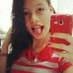 Tenho 16 anos,sou pisciana,moro na Bahia,sou estudante,amo música ,e tenho uma paixão por chocolate,*♥*