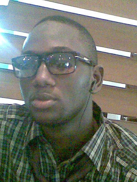Am a lowkey kynd of guy don't talk mch I just let my eyes do d listenin,I hate snitchs and fellas who put up charisma to be wat dey're not . That's all for now.