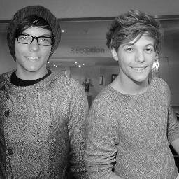 We're the Tomlinson Twins xx
(RP: 2 people run this account)