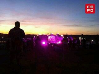Chingar ami hermano y a mis amigos jejeje:) escuchar musica y tiesto