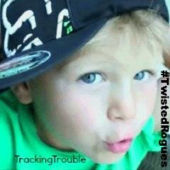 I'm Landon, son to @DemisRockStar and @MarisDarkPrince My little sissy is @ImPrincessReigh, my lil brother is @BabyMoodRing (18+RP) #TwistedRogues