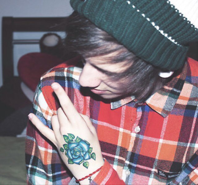 DeathBedFaux's profile picture. 