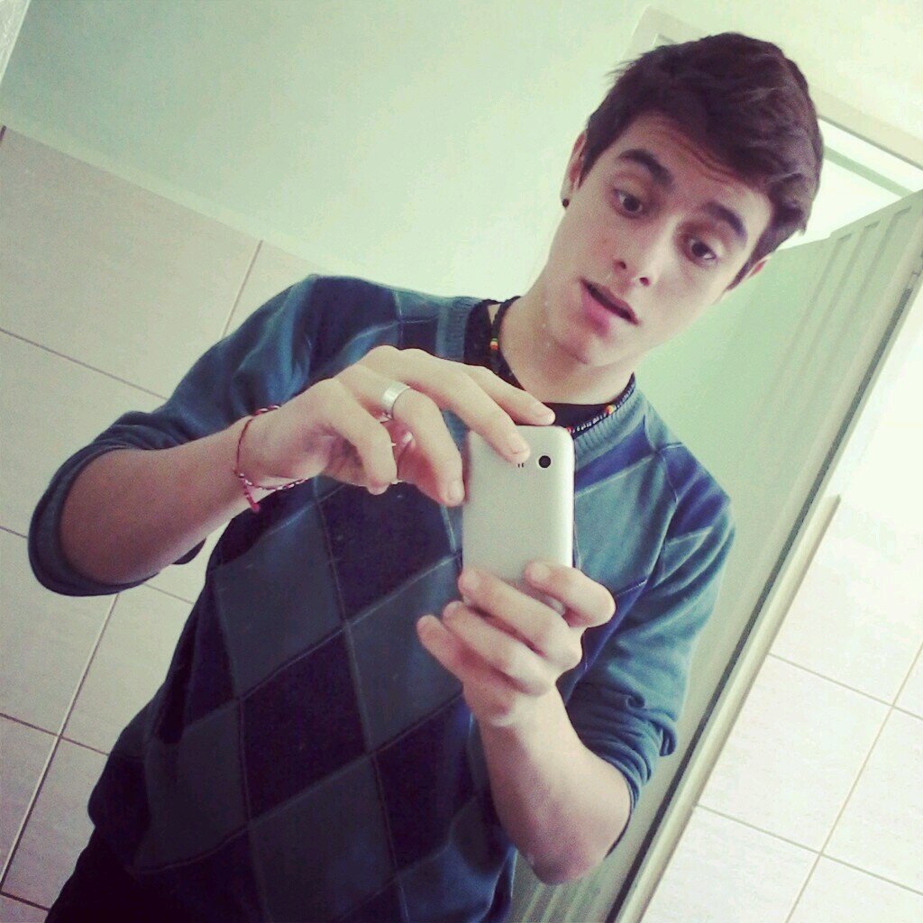 meu melhor amigo, te amo demais gordo, e você é tudo pra mim, fim @__single aqui :3