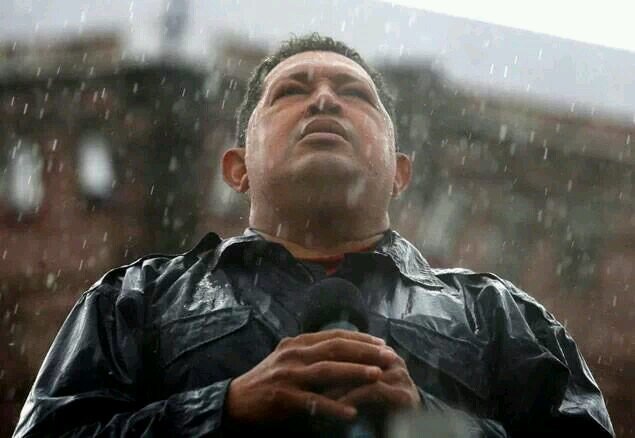 Socialistas, Antimperialista, Revolucionarios con Chavez... Chavez Corazón de mi Patria.. Chavez Vive la Patria Sigue