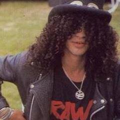Seguir o Slashão pode. Pode seguir eles também: @DicasAxl @DicasIzzy @DicasDuff @DicasSteven e @DicasSebastian