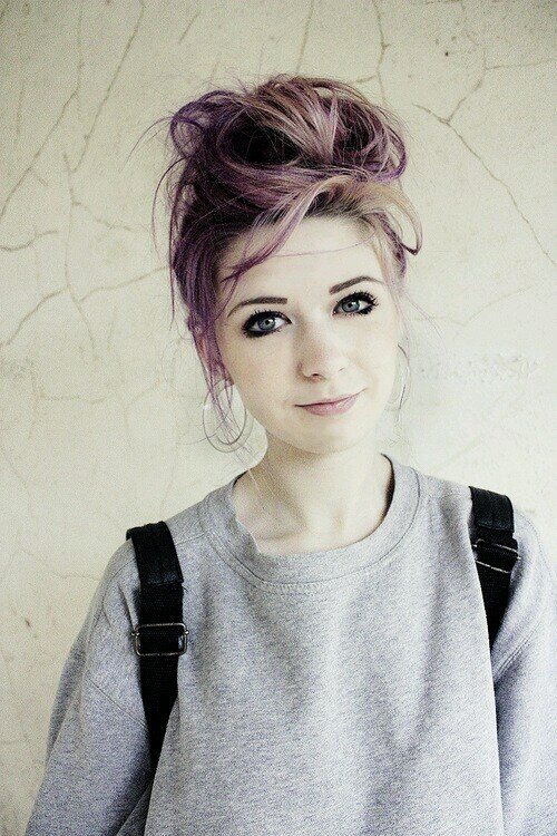 Dancer. Dreamer. Depression. Anxiety. Anorexia. Has the perfect boyfriend. Has okay friends. Has nobody to talk to. Has a lot of secrets.