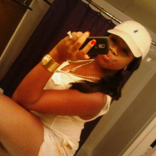 dhat itch dat dont talk to many, uck em all i care ..im very pulchritude ;l currently taken, nd i love oomf :)