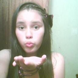 mucha gente te amara por lo que eres, y  otras te odiaran por la misma razón ♥