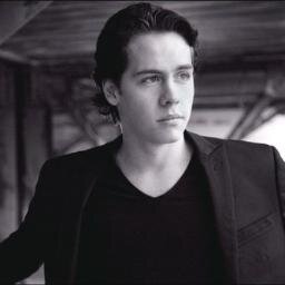 MunroCARP's profile picture. The prince of maple syrup and polar bears. |17| High school junior {CARP account}