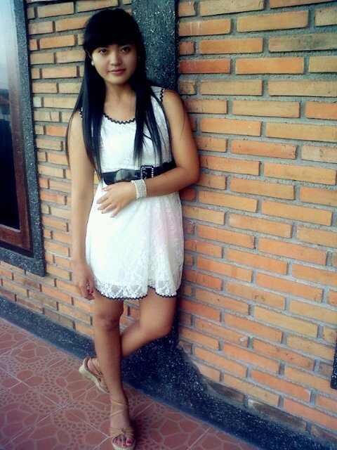 I'm simple women ..  i've simple love with someone ..
i'm not ferfectly but i can easy going :)