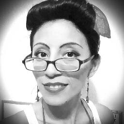 Geek de corazón, linux lover,autodidacta, blogger, entusiasta de la fotografía y el DIY, ilustradora, crocheter, emprendedora y dueña de @zurecia