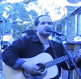 Passionate about singing & plucking strings. Sometimes I'll even pluck the right ones.

#Indie #Musician #Americana
