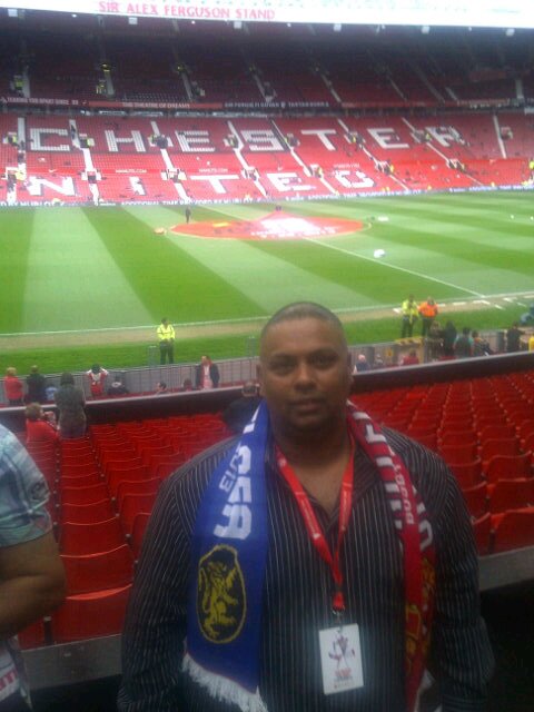 Love movies ,music,cars,oh yeh trying diff foods,meeting new people and loving life.BBM pin27032AAD