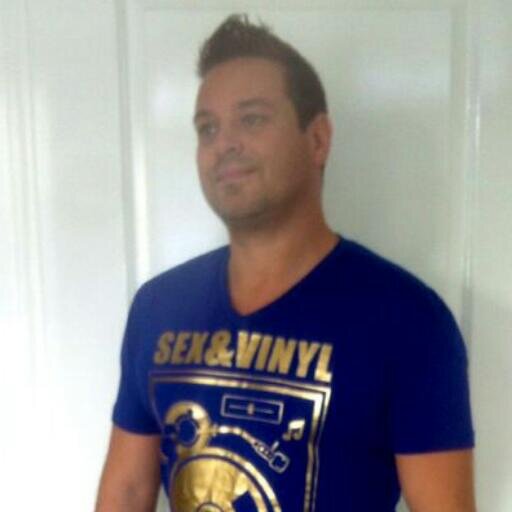 DjYves's profile picture. deejay / producer / bus operator